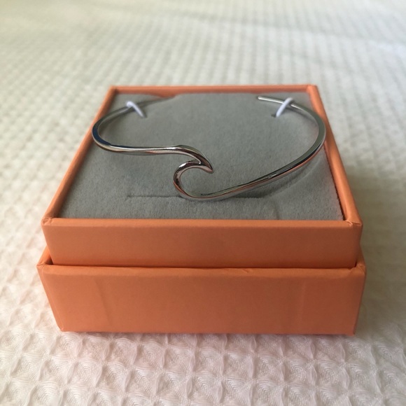 Pura Vida Silver Wave Cuff Bracelet - Picture 4 of 6